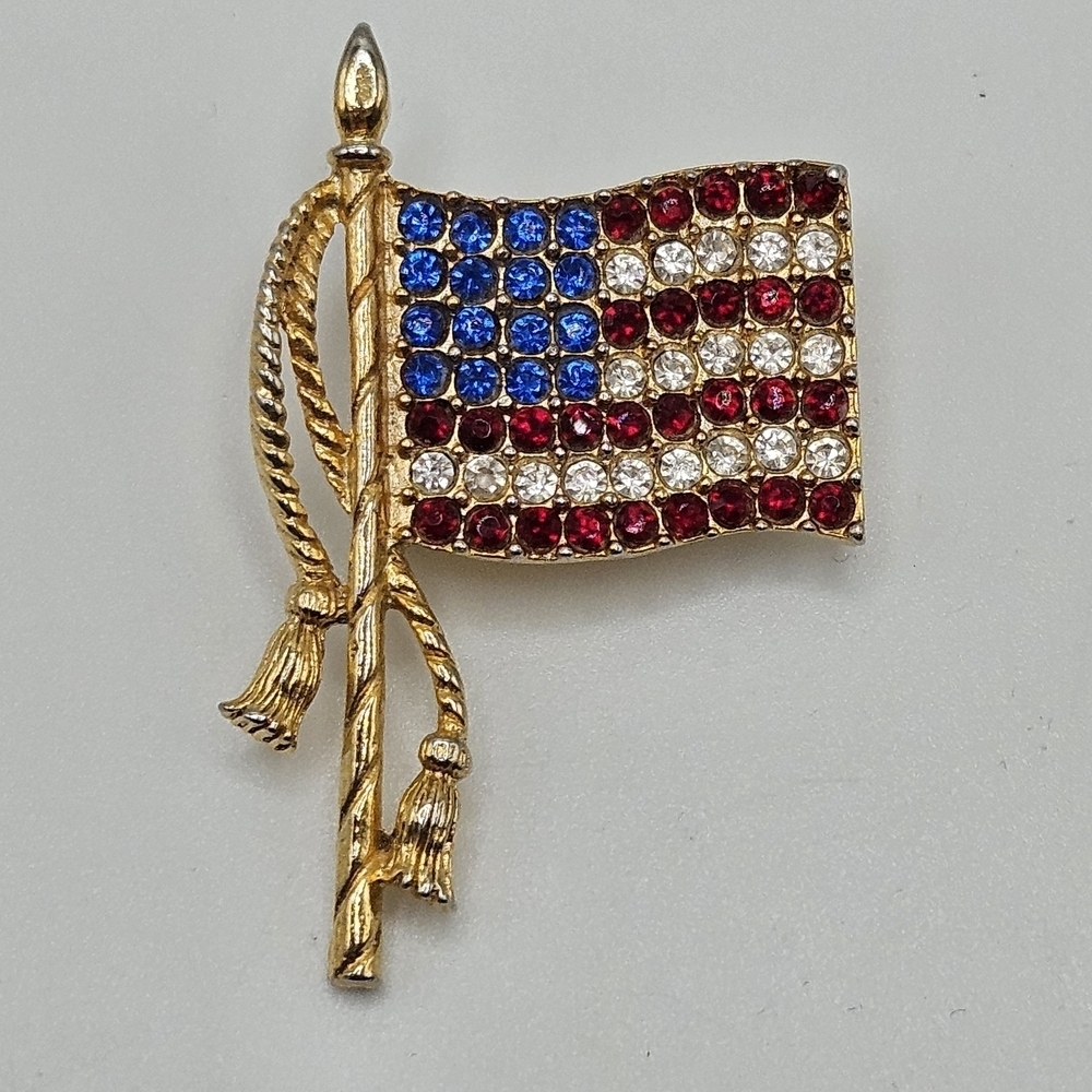 VINTAGE Red White Blue Rhinestone Gold Tone Flag Brooch Pin USA 4th of July